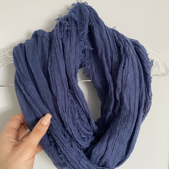 ❄️ GARAGE Blue Circle Scarf​​​​​ - Picture 2 of 3
